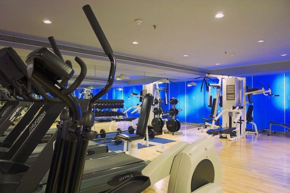 The Park Bangalore, Mg Road Kültér fotó The gym at the hotel