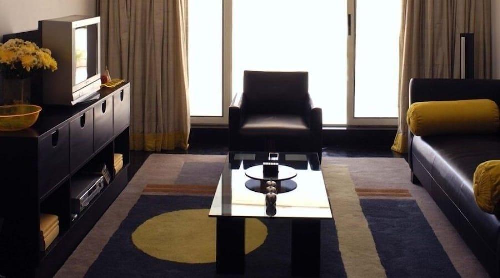 The Park Bangalore, Mg Road Kültér fotó A room at the Park Hyatt Mumbai