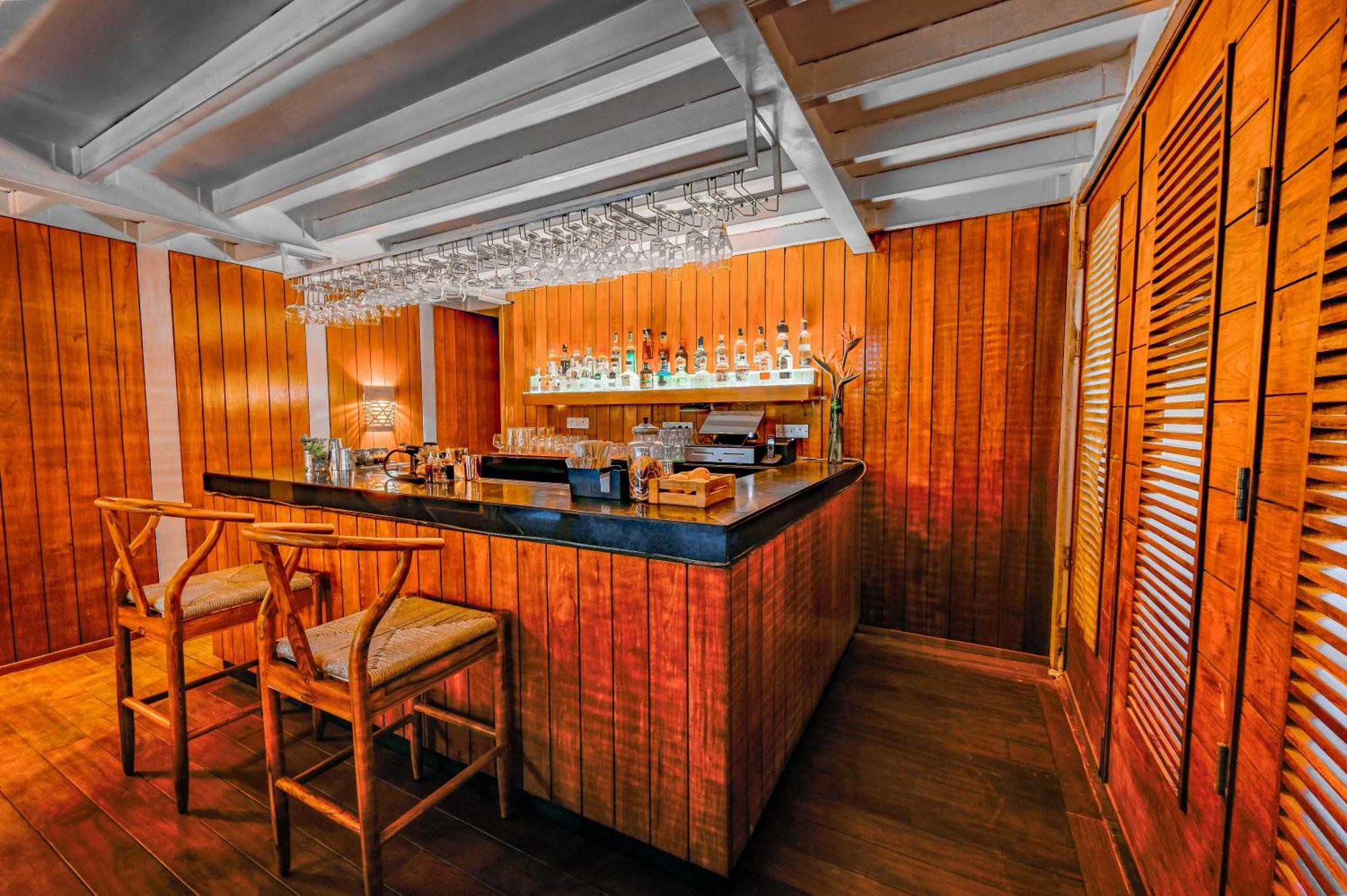 The Park Bangalore, Mg Road Kültér fotó The bar at the 1960 Club