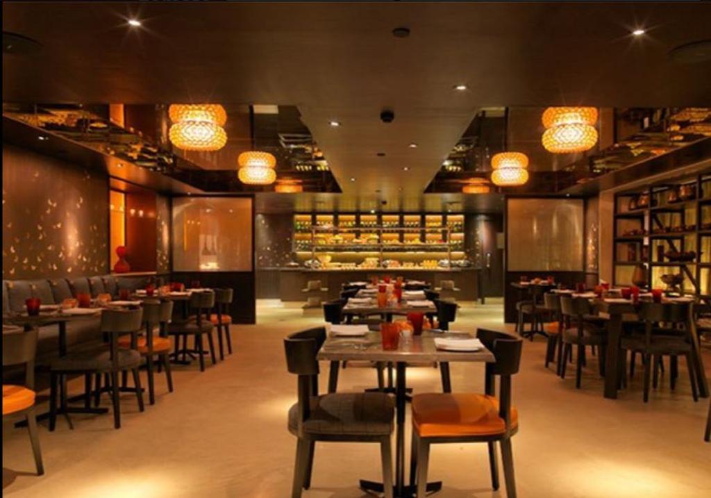 The Park Bangalore, Mg Road Kültér fotó Interior of the restaurant